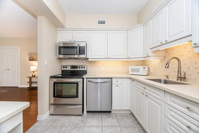 Additional image 13 of 77 GOVERNORS Rd Unit 204