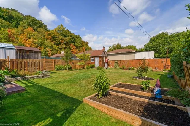 Additional image 34 of 3 Montrose Ave