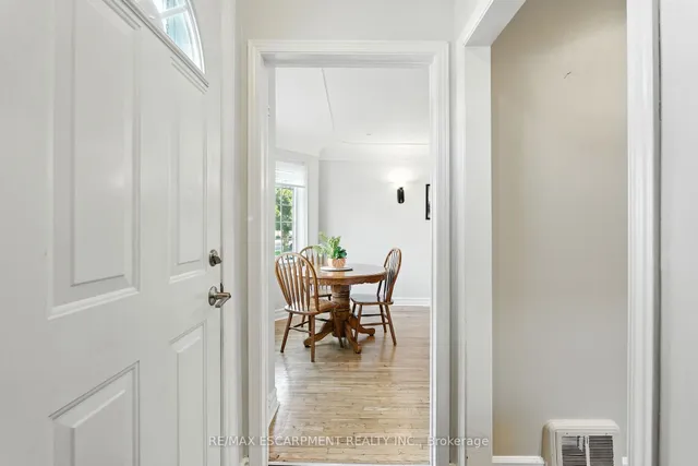 Additional image 3 of 261 East 14th St