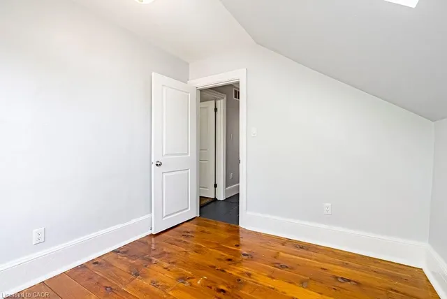 Additional image 32 of 499 Hughson St