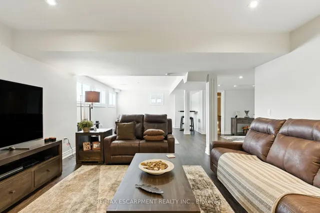 Additional image 41 of 15 Robarts Dr