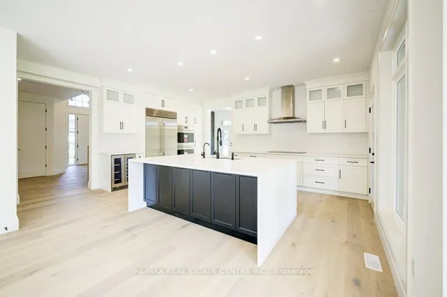 Additional image 17 of 20 Stokes Tr