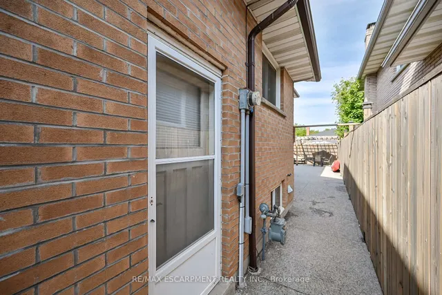 Additional image 40 of 28 Tara Crt