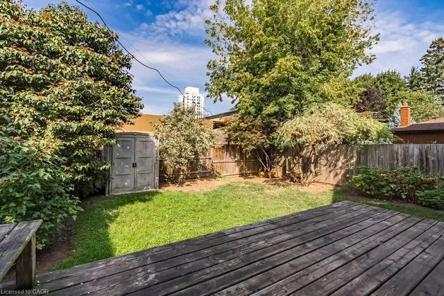 Additional image 42 of 499 Hughson St