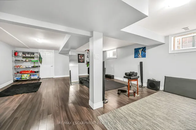 Additional image 35 of 28 Tara Crt