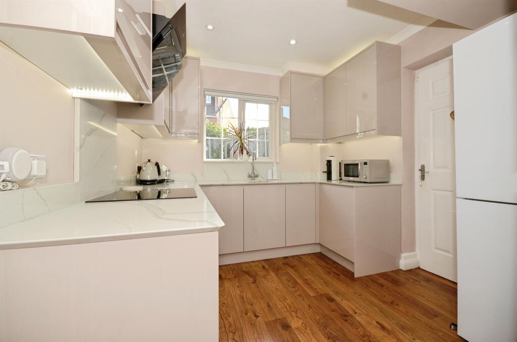 Additional image 15 of Saxon Close, Harpenden