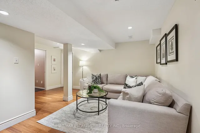 Additional image 33 of 46 Dawson Cres