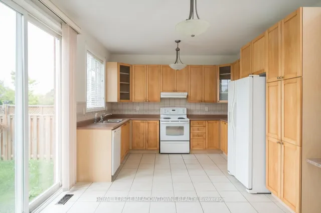 Additional image 16 of 833 Watson Terr