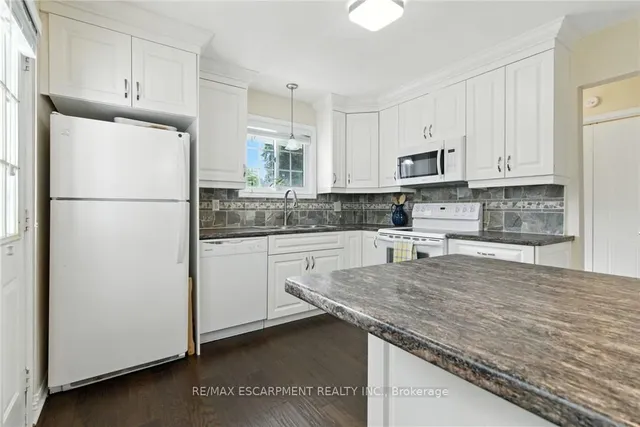 Additional image 5 of 360 Silverbirch Blvd