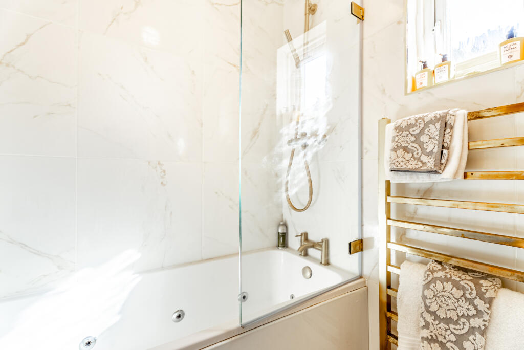 Additional image 16 of Watling Street, Park Street, St. Albans, Hertfordshire, AL2