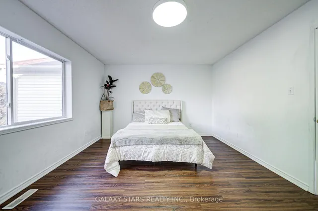 Additional image 26 of 1049 Kennedy Circ