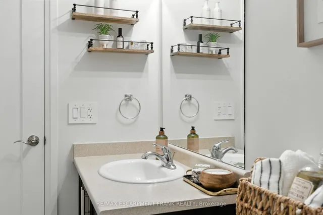 Additional image 44 of 9 Laguna Village Cres