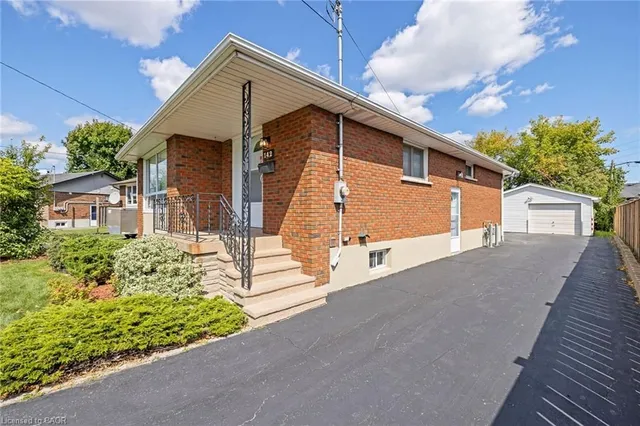 Additional image 3 of 142 Fernwood Cres