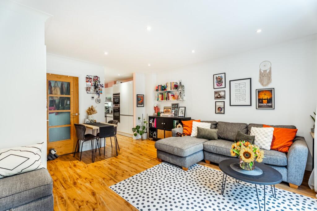 Additional image 5 of Heron Close, Wheathampstead, St. Albans, Hertfordshire, AL4