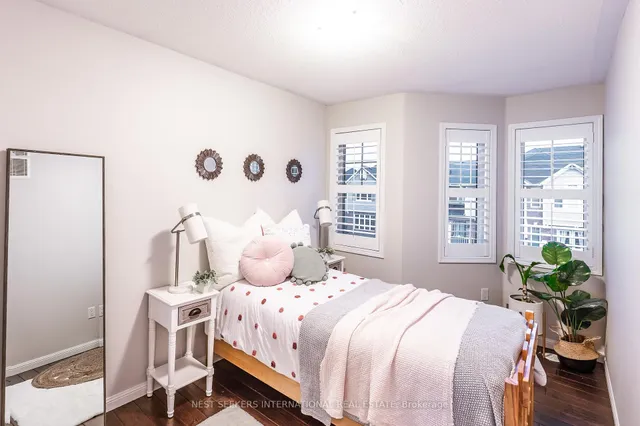 Additional image 21 of 7 Suitor Crt