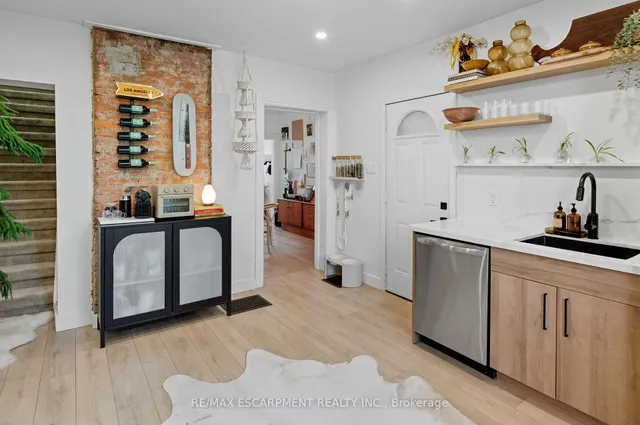 Additional image 15 of 249 Bay St