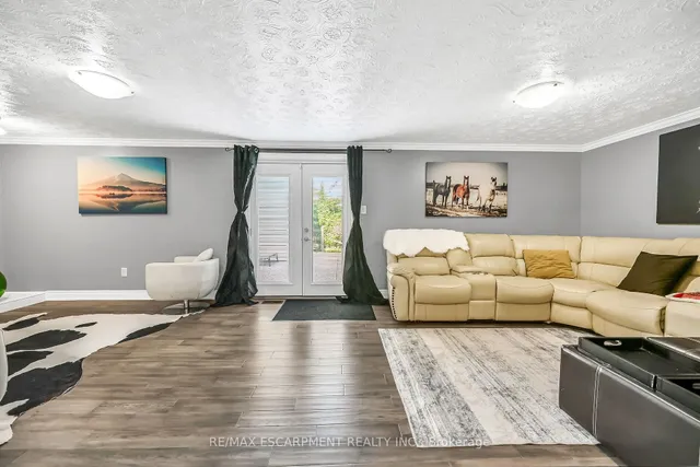 Additional image 28 of 28 Tara Crt