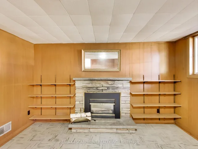 Additional image 34 of 558 Parkside Cres