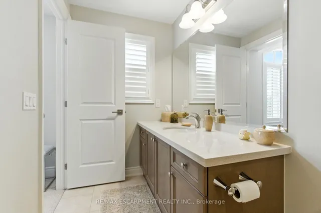 Additional image 23 of 15 Robarts Dr