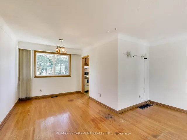 Additional image 15 of 558 Parkside Cres