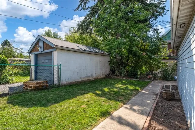 Additional image 46 of 39 Connaught Ave