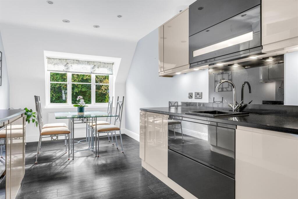Additional image 24 of Canonsfield Road, Welwyn