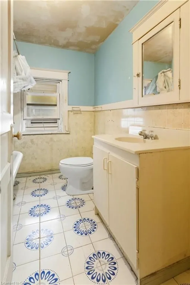 Additional image 24 of 11 Holton Ave