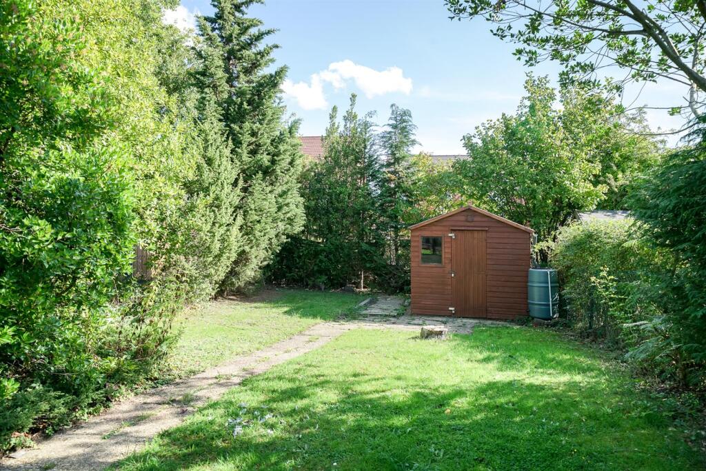 Additional image 19 of Oakwood Drive, St Albans