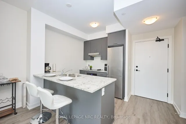 Additional image 8 of 600 North Service Rd Unit 221