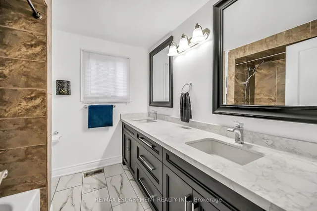 Additional image 26 of 28 Tara Crt