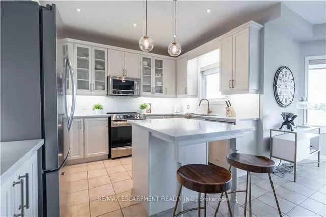 Additional image 12 of 51 Showcase Dr