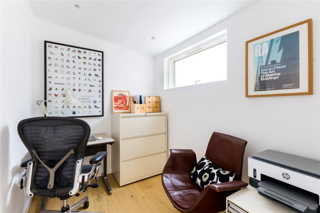 Additional image 7 of Avenue St. Nicholas, Harpenden, Hertfordshire, AL5