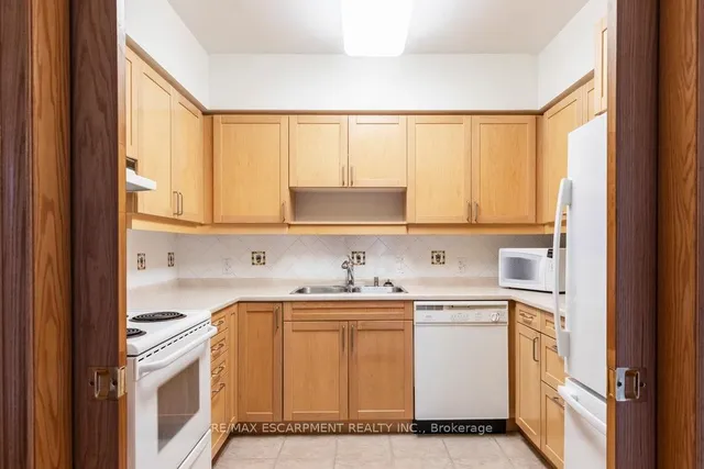 Additional image 8 of 77 Governors Rd Unit 604