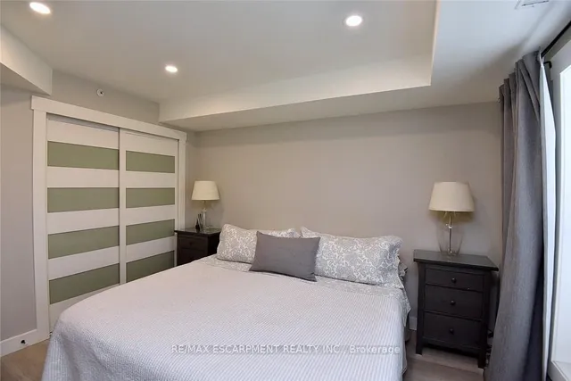 Additional image 20 of 2035 Appleby Line Unit 103