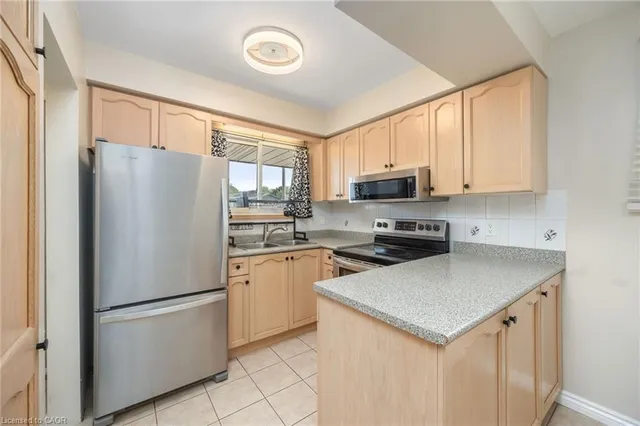 Additional image 34 of 60 Champlain Ave Unit Main Floor