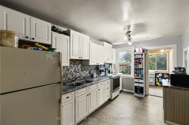 Additional image 15 of 154 Melrose Ave