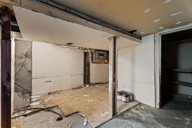 Additional image 31 of 40 Rosemont Ave