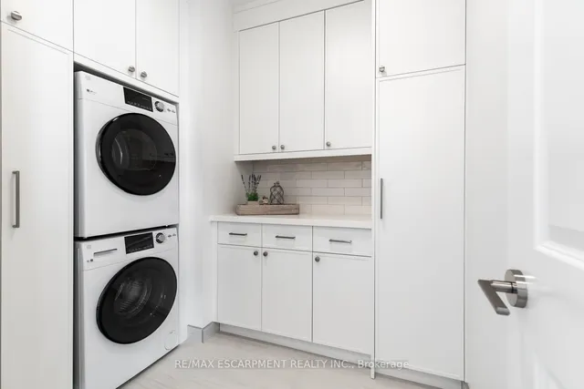 Additional image 34 of 2007 James St Unit 2102