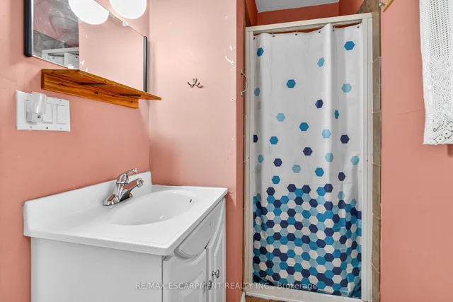 Additional image 19 of 146 Normanhurst Ave