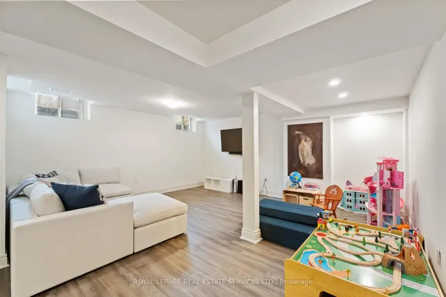 Additional image 34 of 28 Babcock St