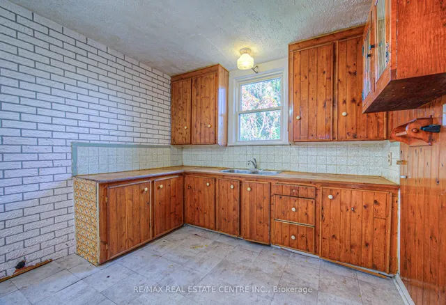 Additional image 12 of 20 Beatty Ave