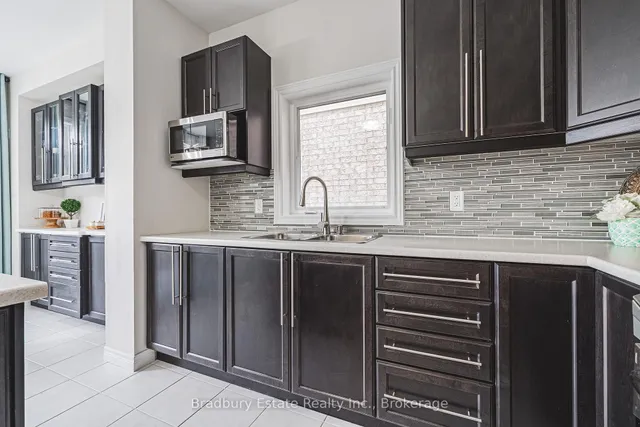 Additional image 14 of 11 Weathering Hts