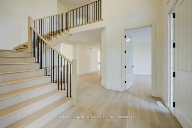 Additional image 5 of 20 Stokes Tr