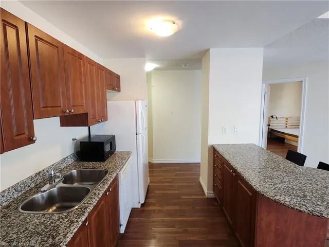 Additional image 20 of 135 James St Unit 214