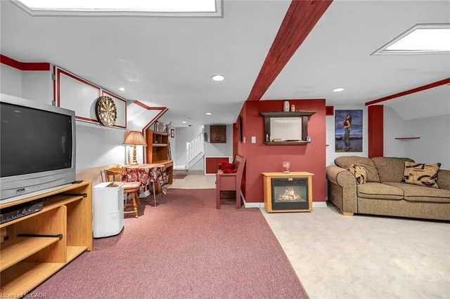 Additional image 34 of 27 Paradise Rd