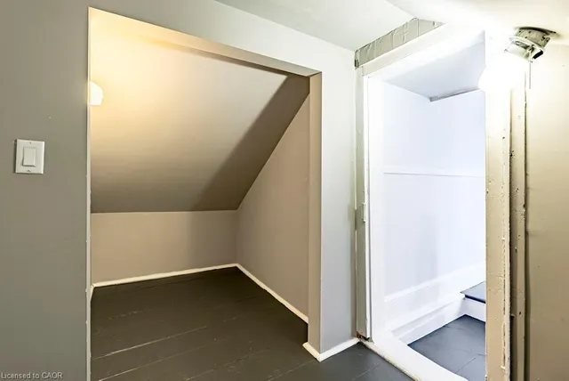 Additional image 40 of 499 Hughson St