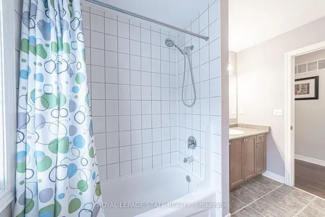 Additional image 34 of 120 Sundial Cres