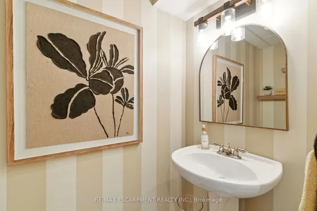 Additional image 36 of 587 Sandcherry Dr