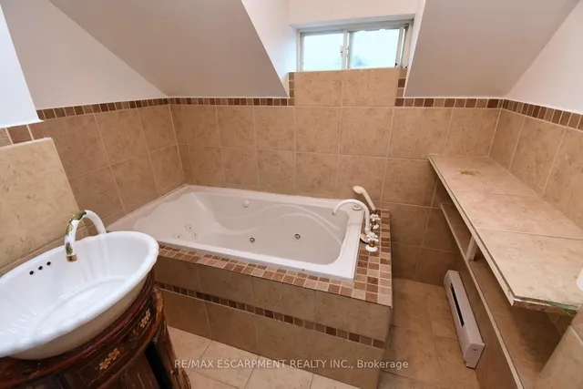 Additional image 25 of 122 Evans St