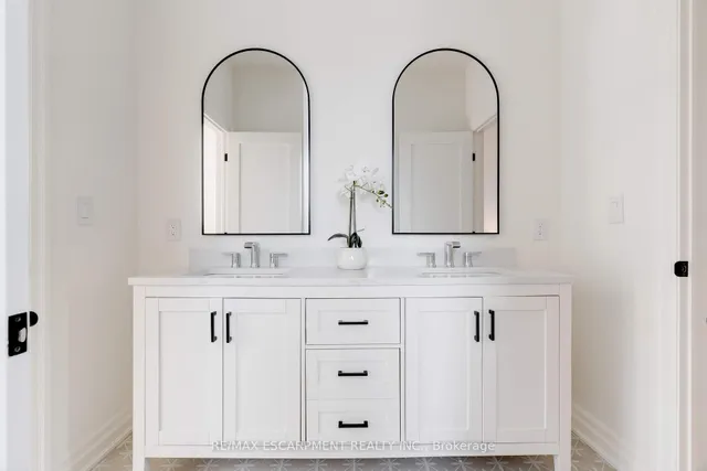 Additional image 35 of 684 Peele Blvd